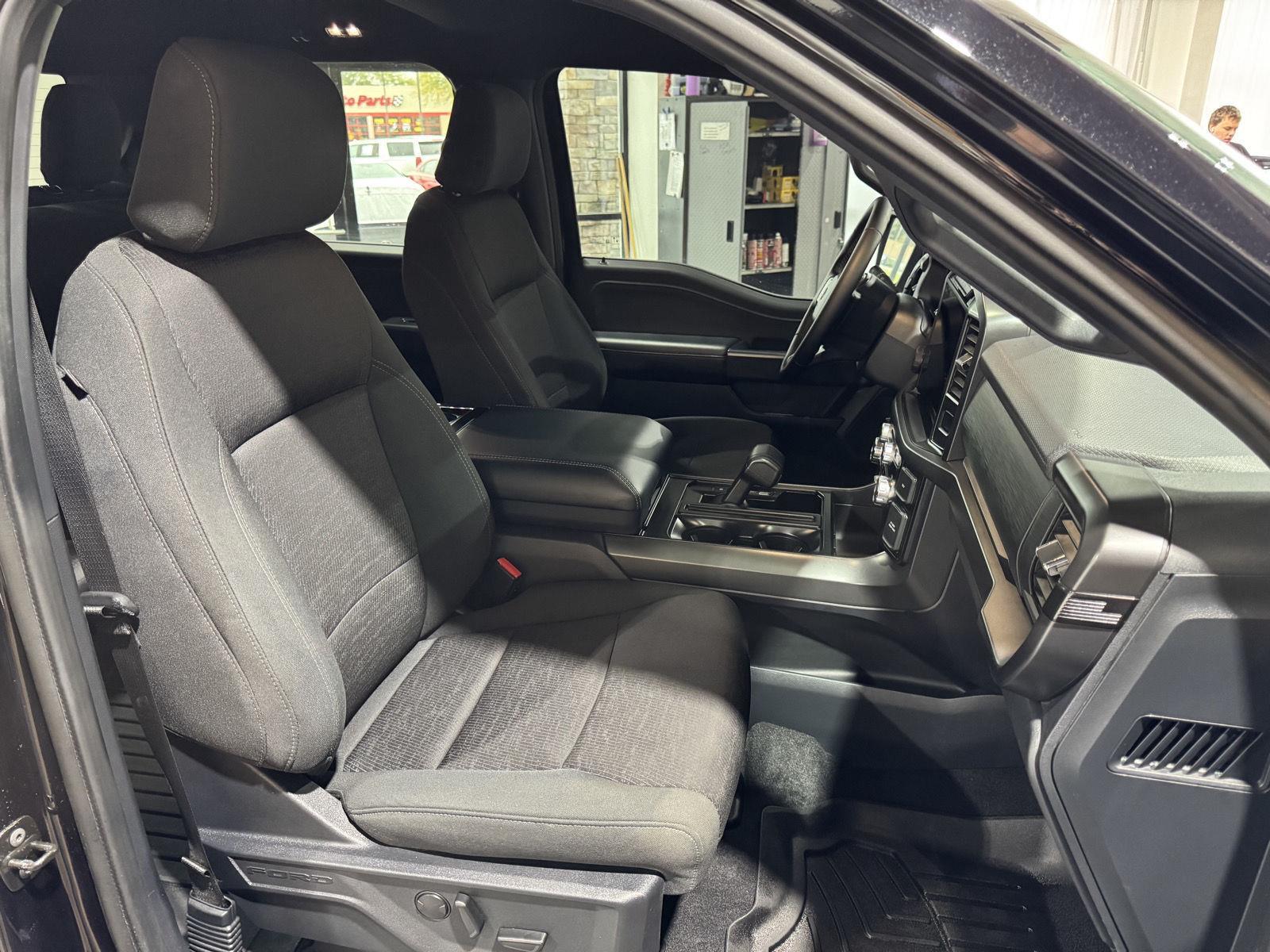 Vehicle photo 23