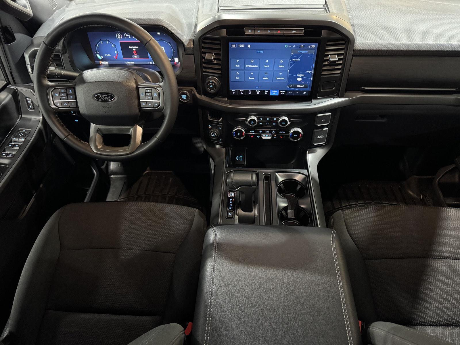 Vehicle photo 26