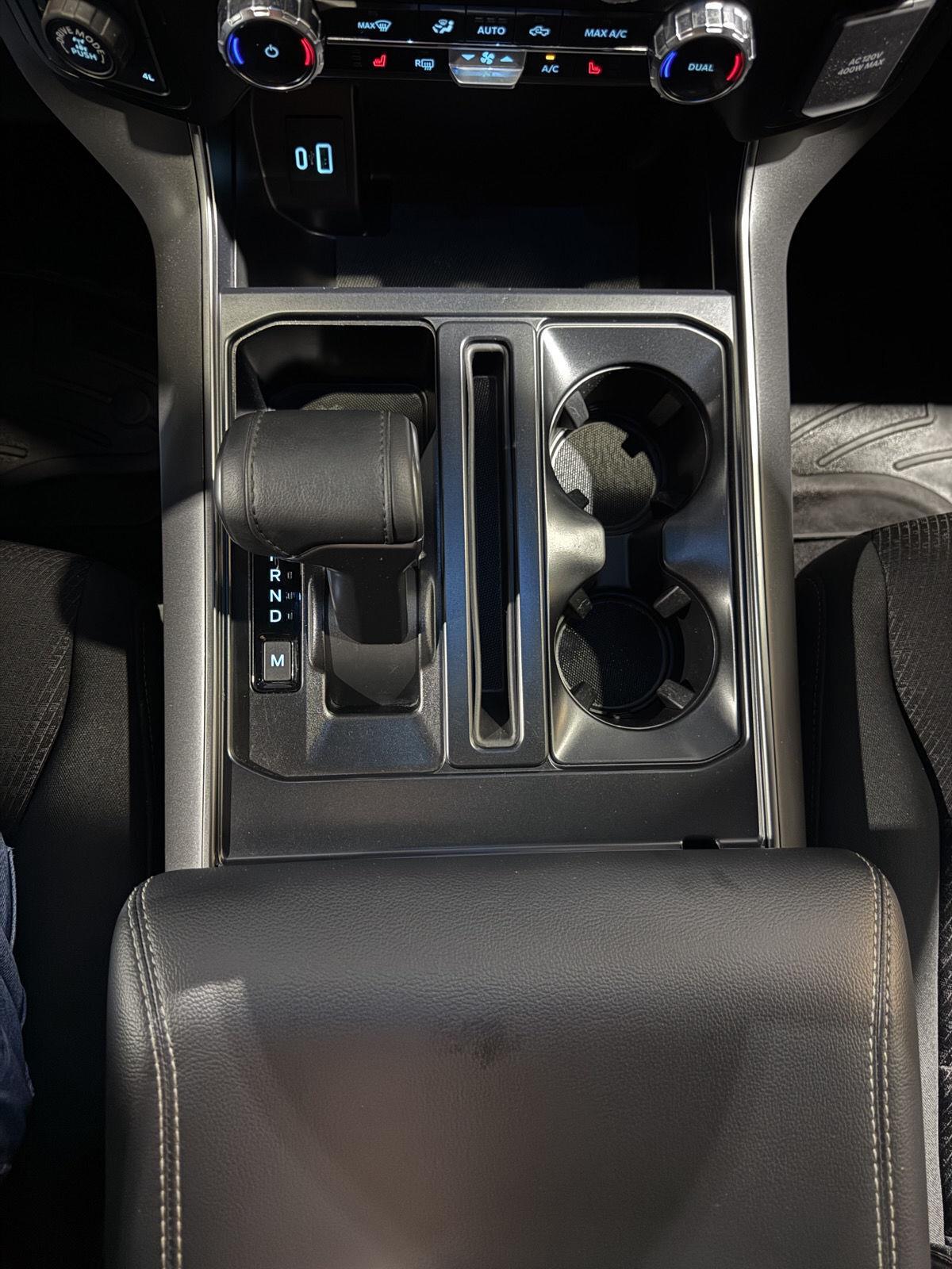 Vehicle photo 29