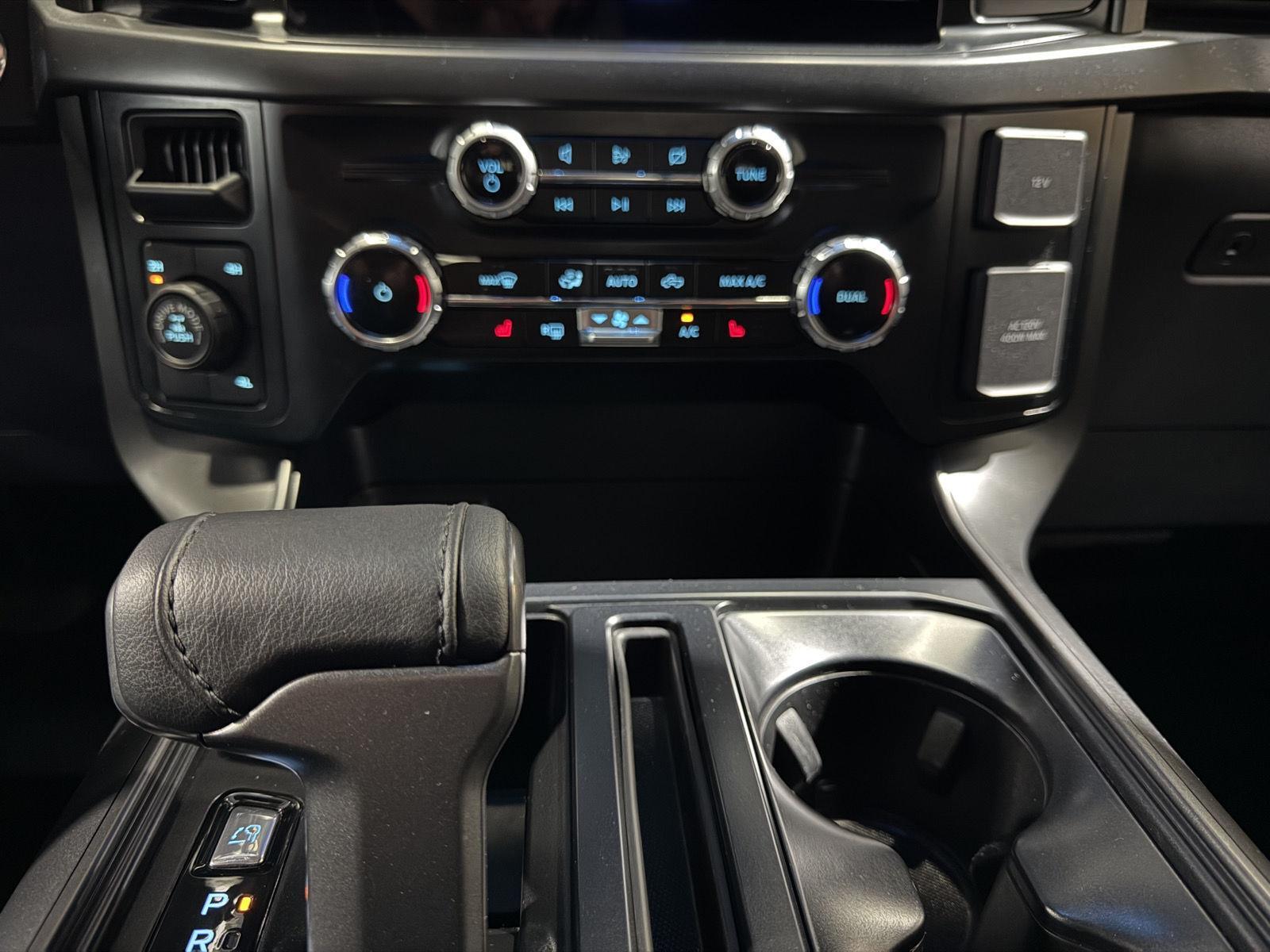 Vehicle photo 28