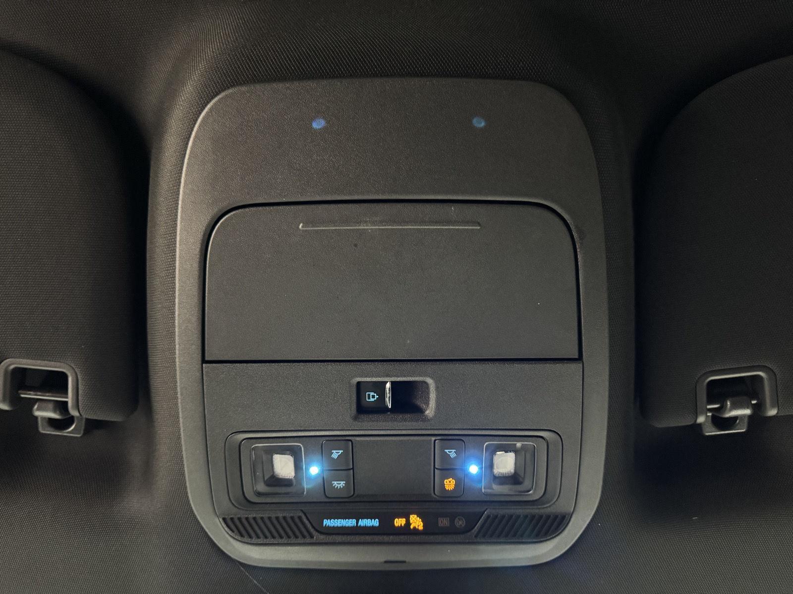 Vehicle photo 30