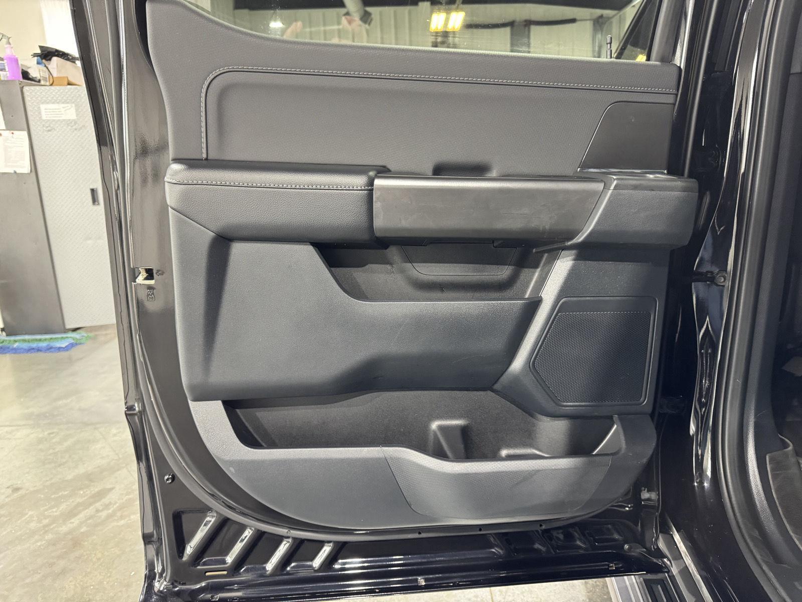 Vehicle photo 36