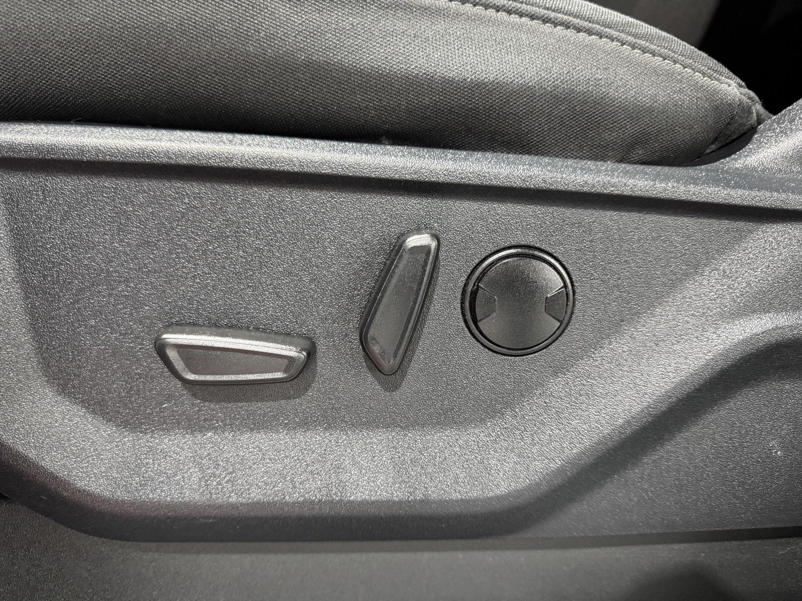 Vehicle photo 40