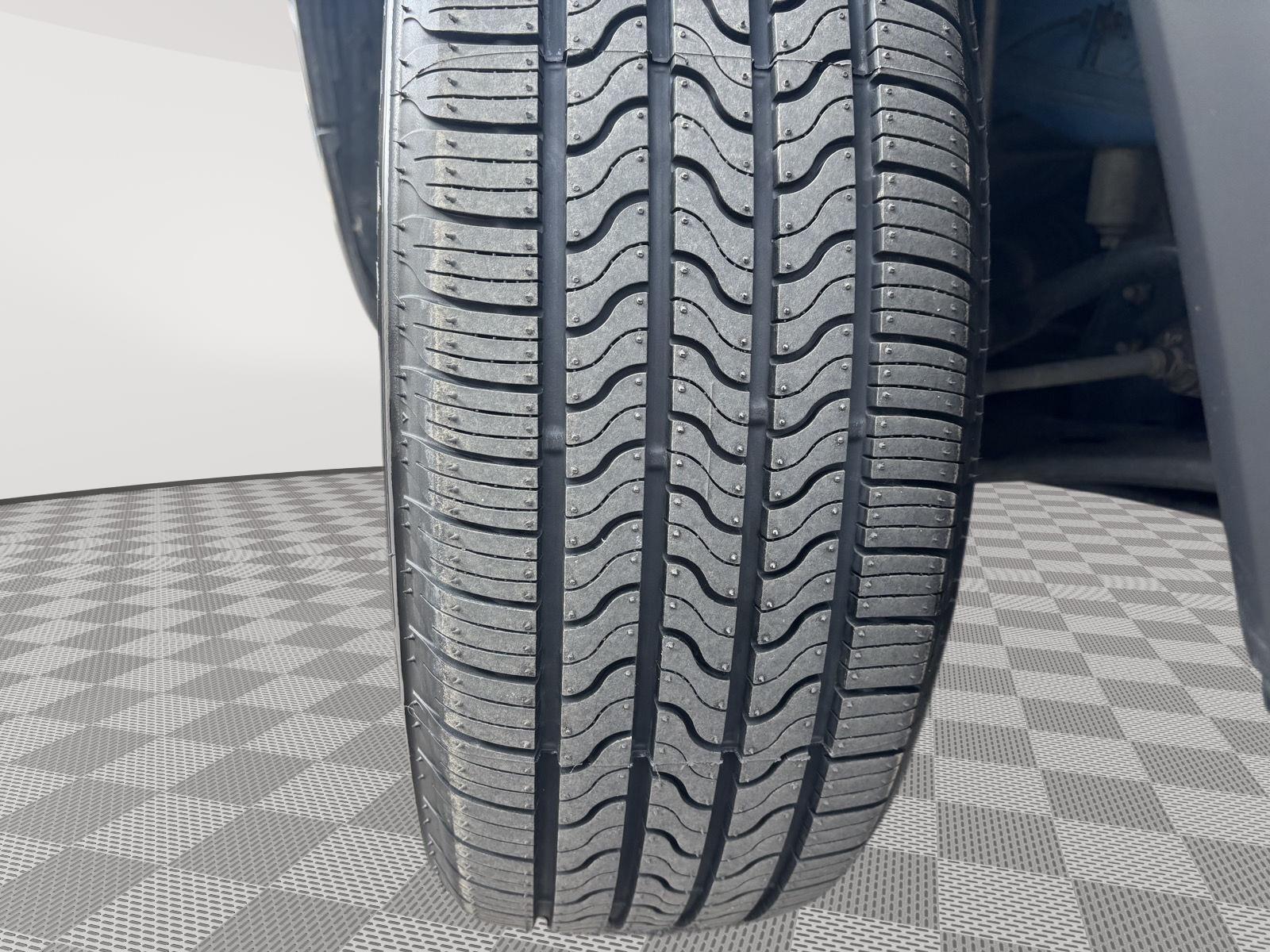 Vehicle photo 12