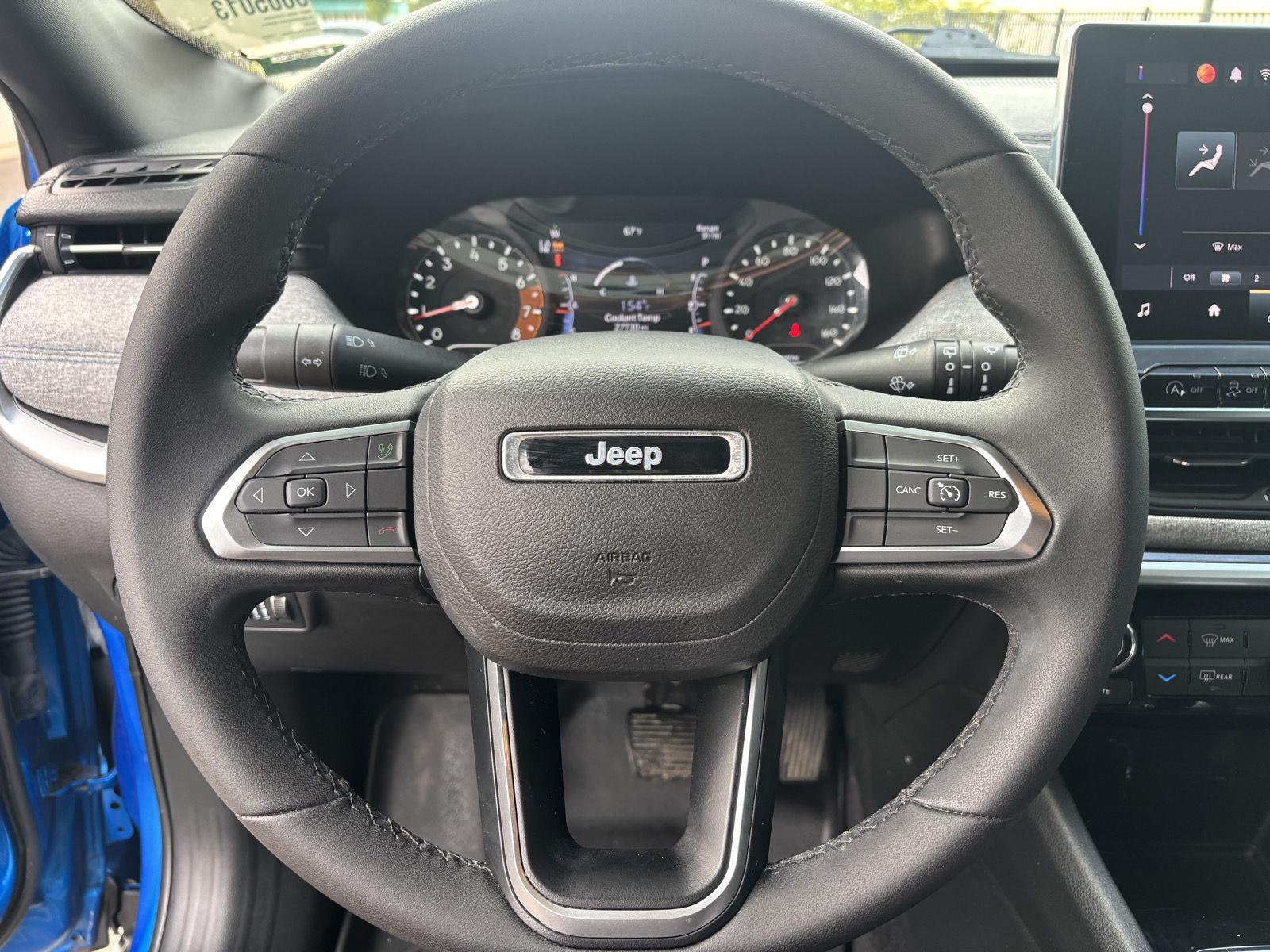 Vehicle photo 13