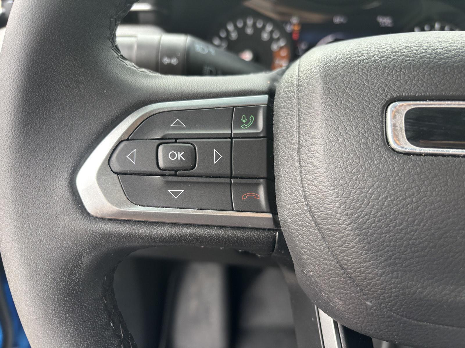 Vehicle photo 14
