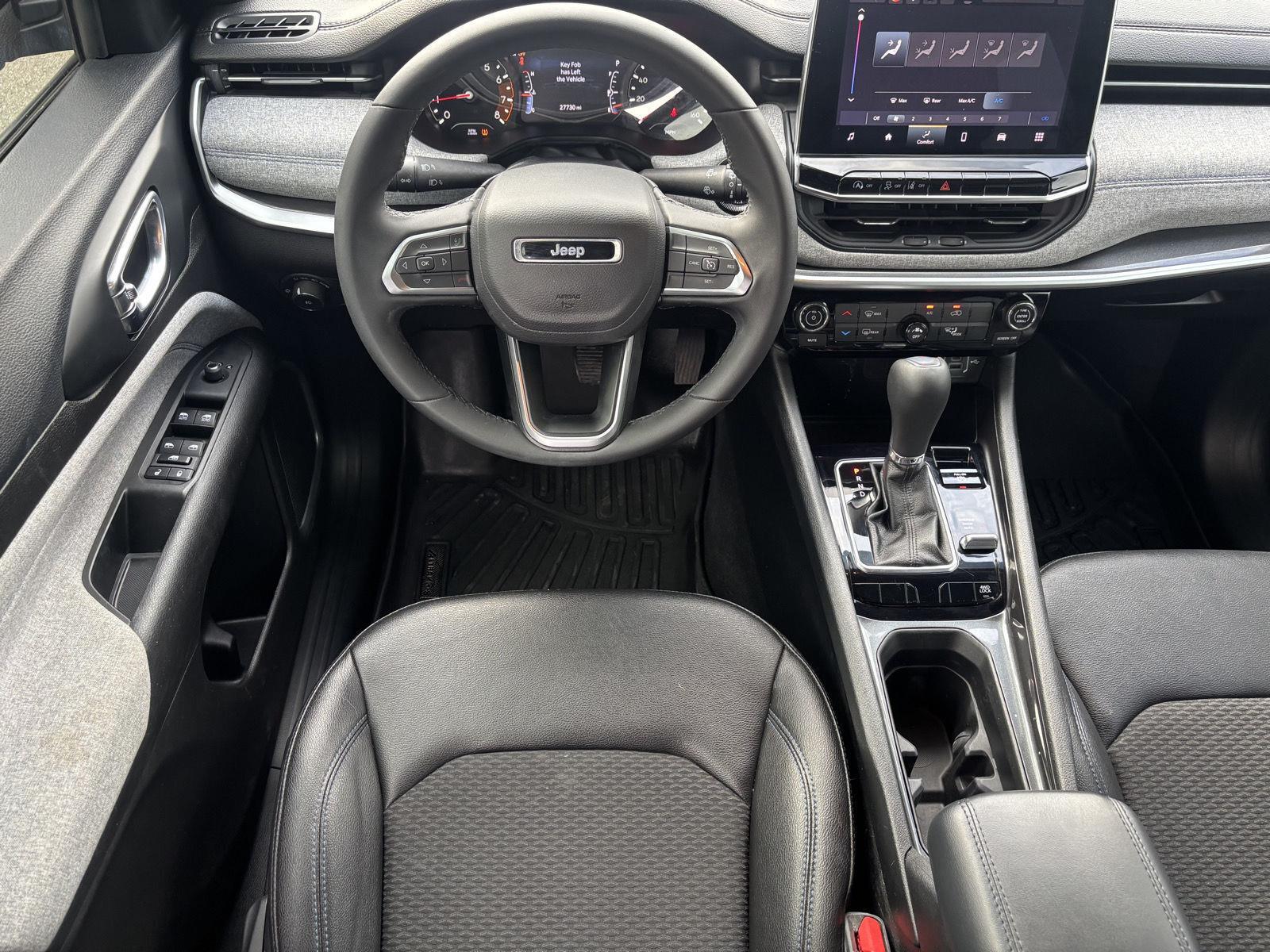 Vehicle photo 17