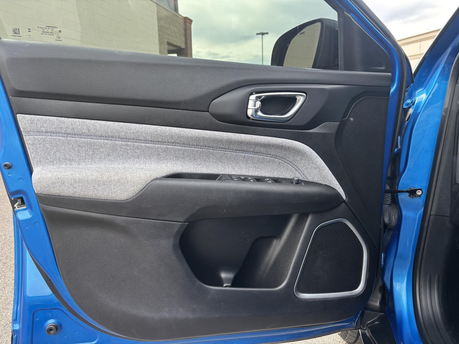 Vehicle photo 18