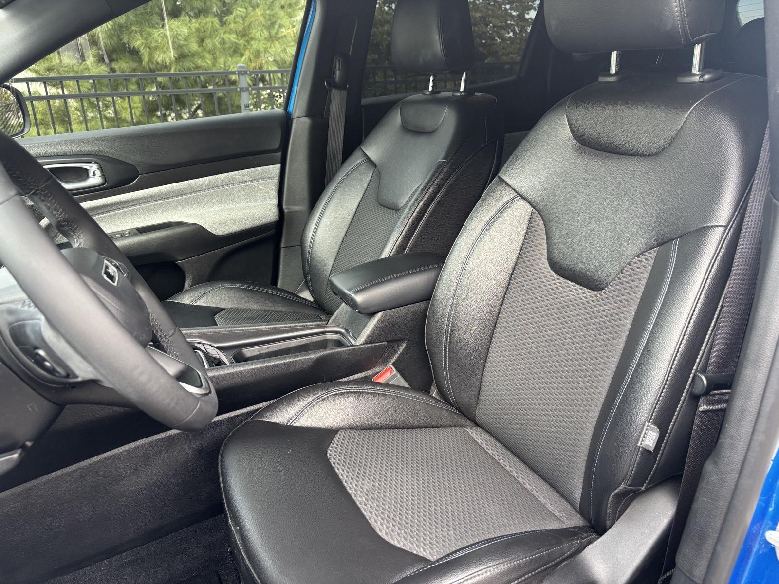 Vehicle photo 19