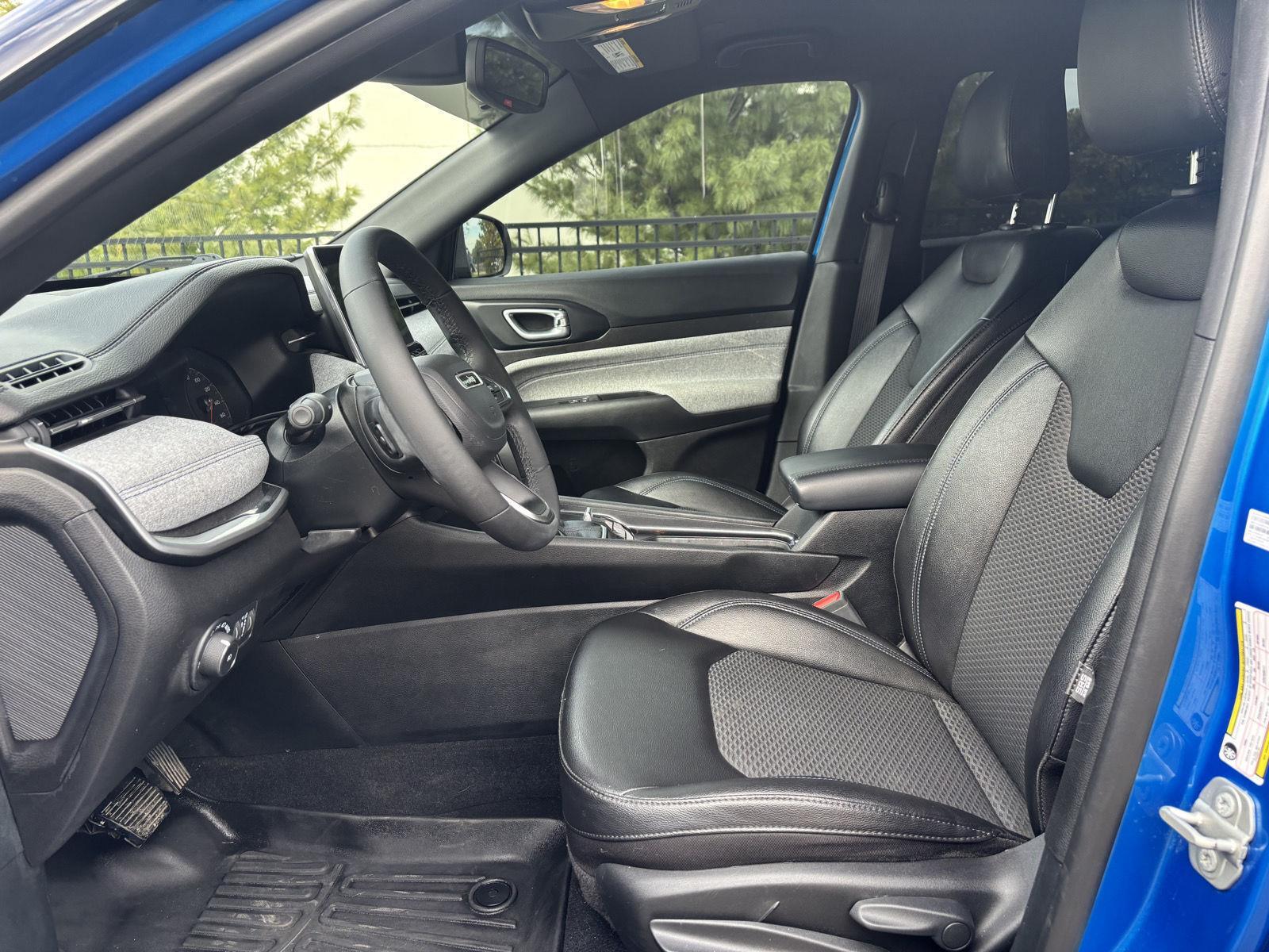 Vehicle photo 20