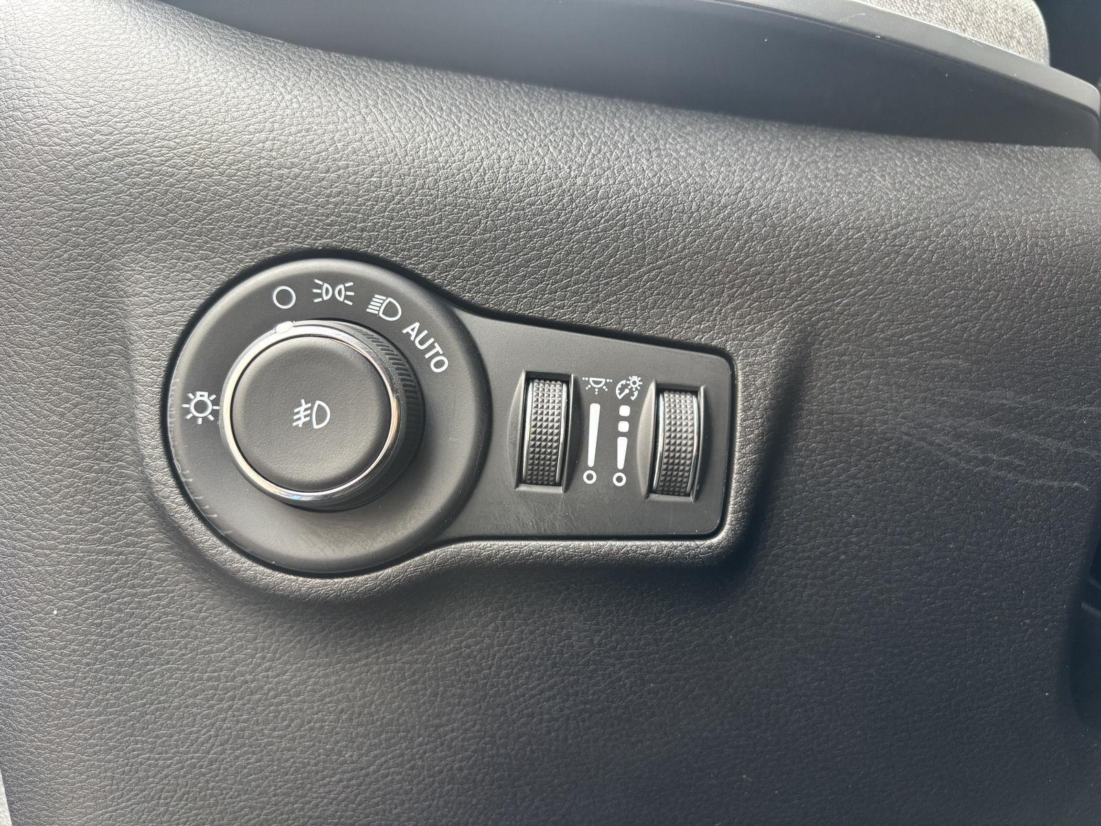 Vehicle photo 22