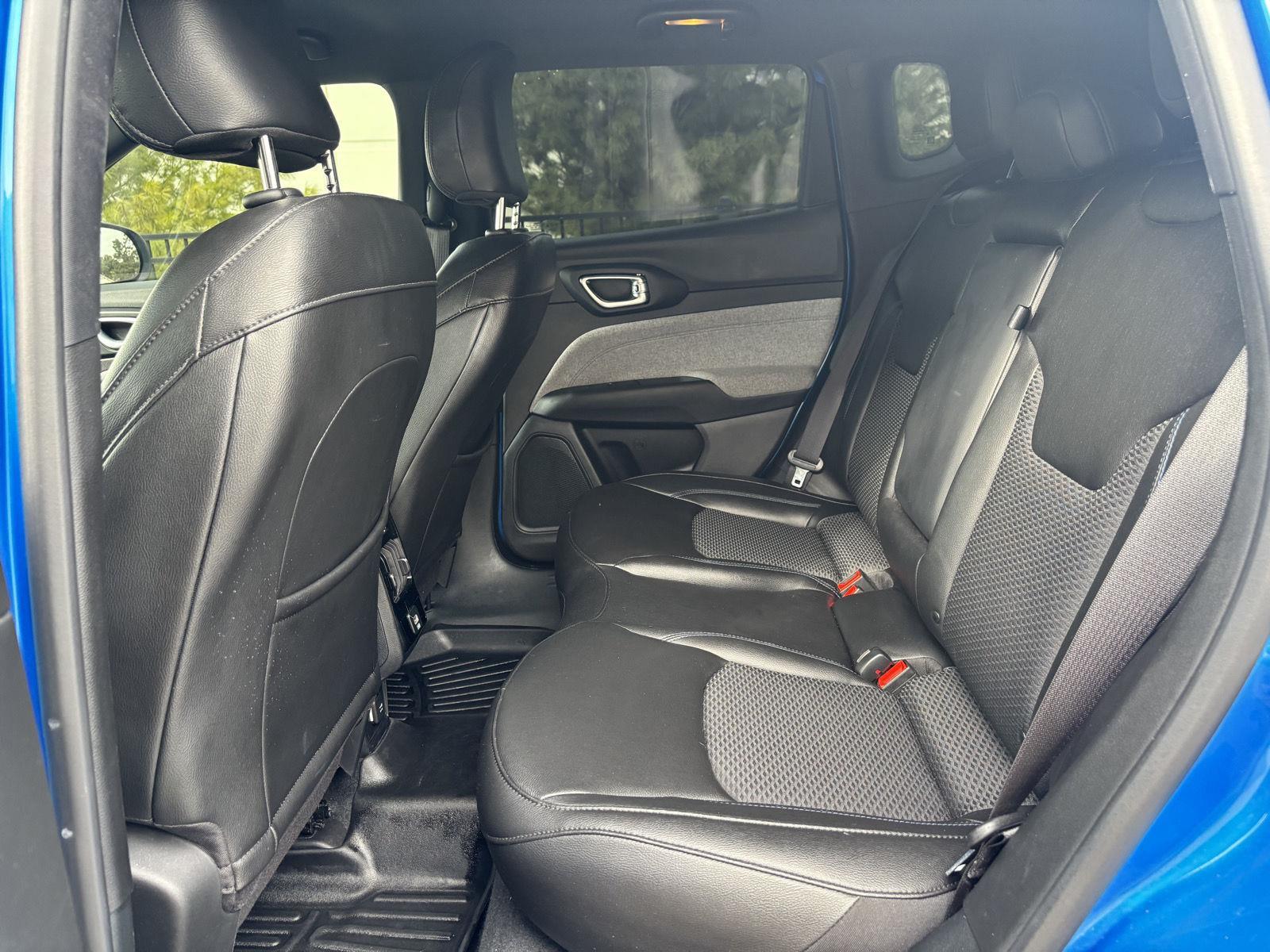 Vehicle photo 24