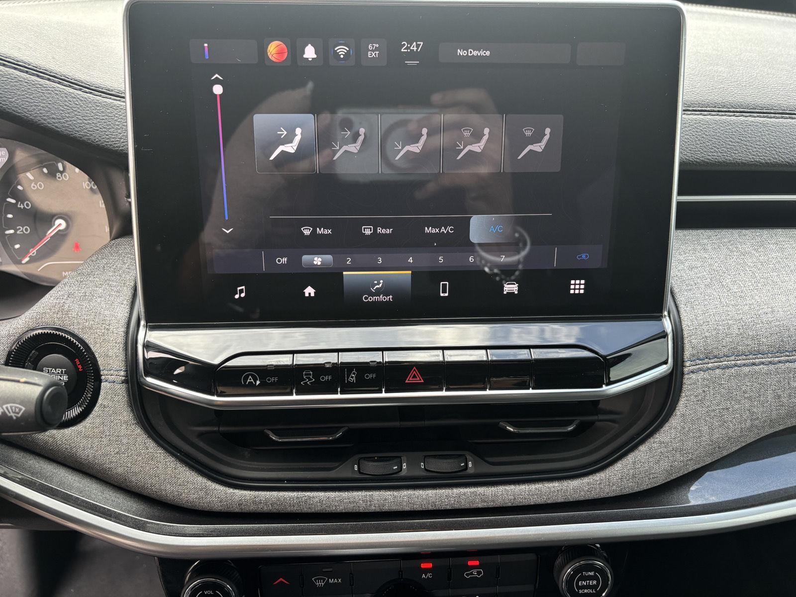 Vehicle photo 30