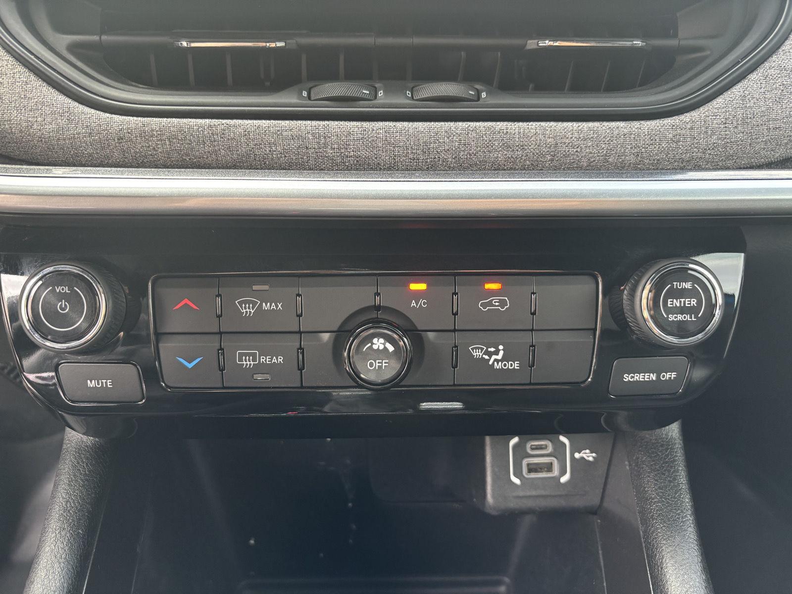 Vehicle photo 31