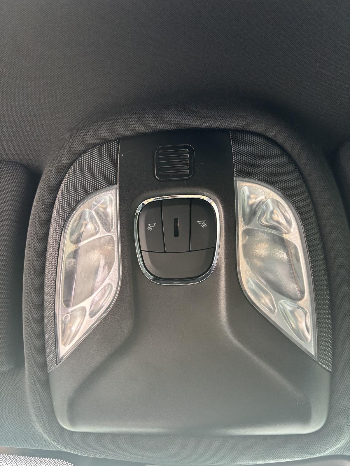 Vehicle photo 34
