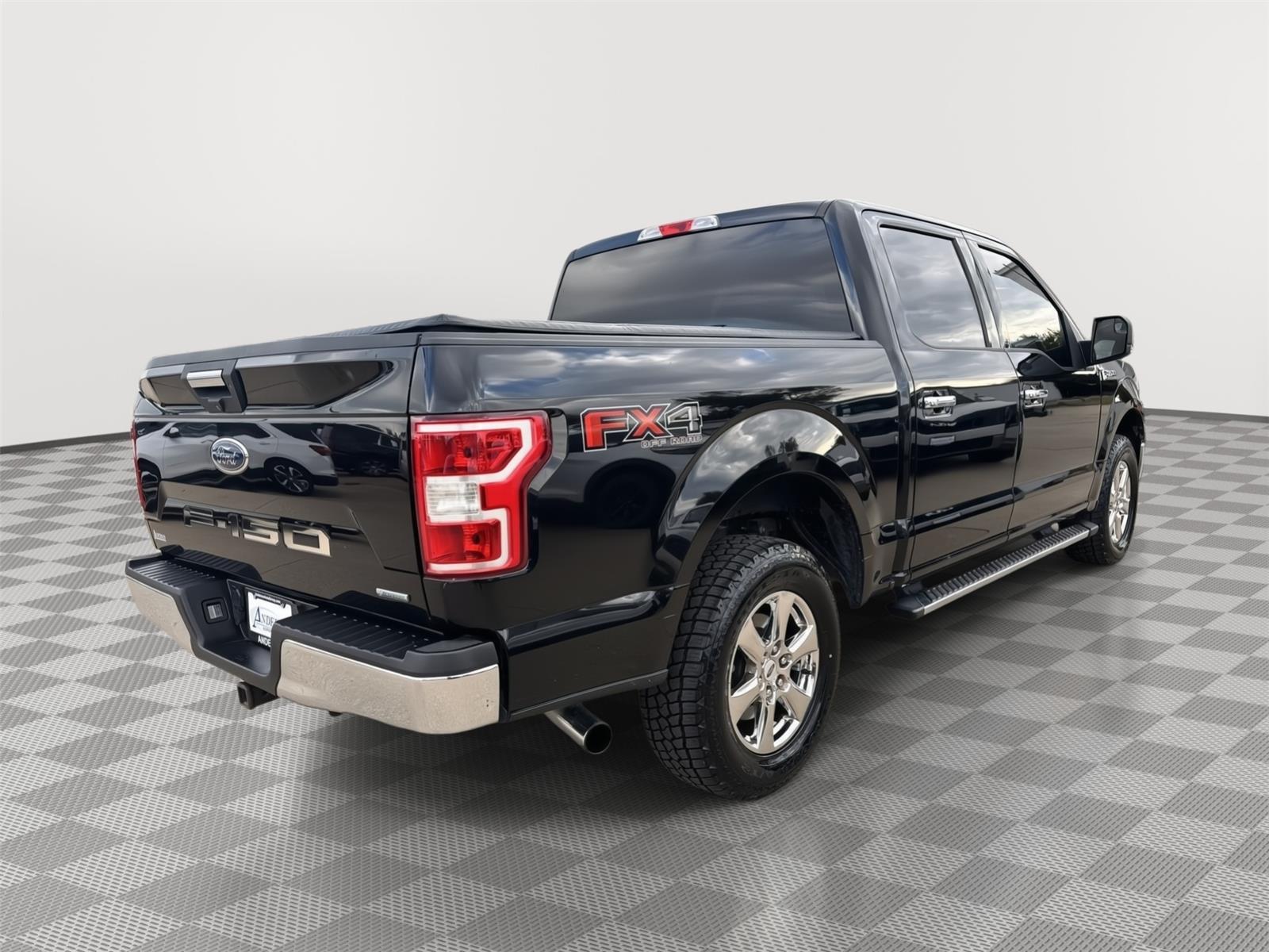 Vehicle photo 8