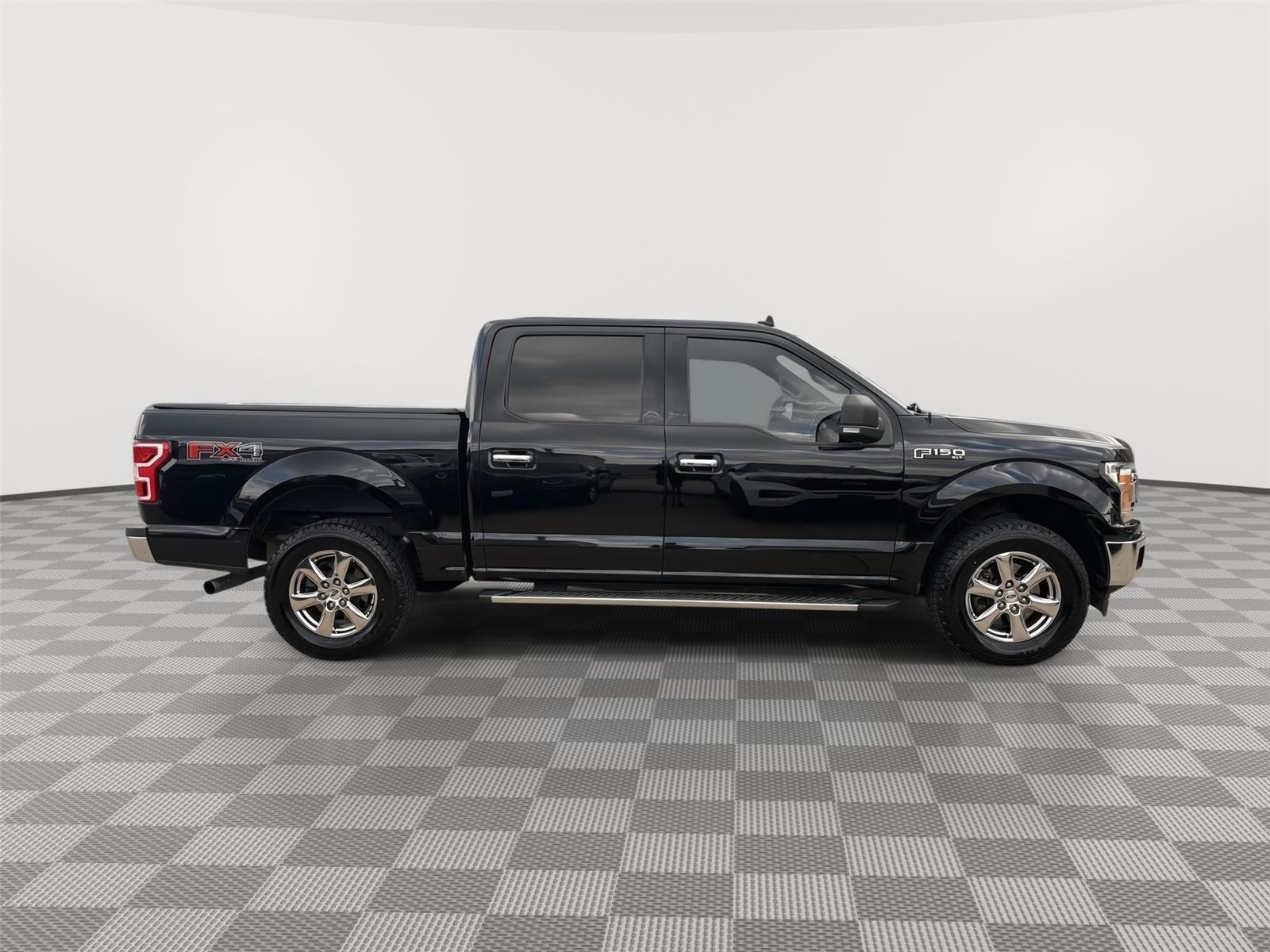 Vehicle photo 7