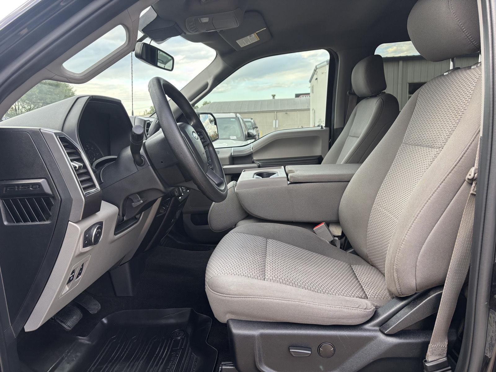 Vehicle photo 13