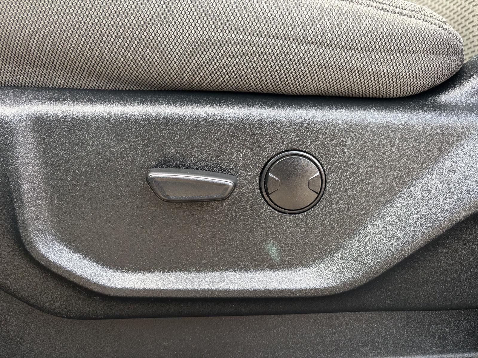 Vehicle photo 15