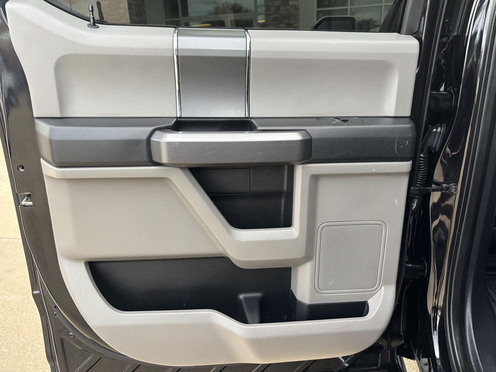Vehicle photo 23
