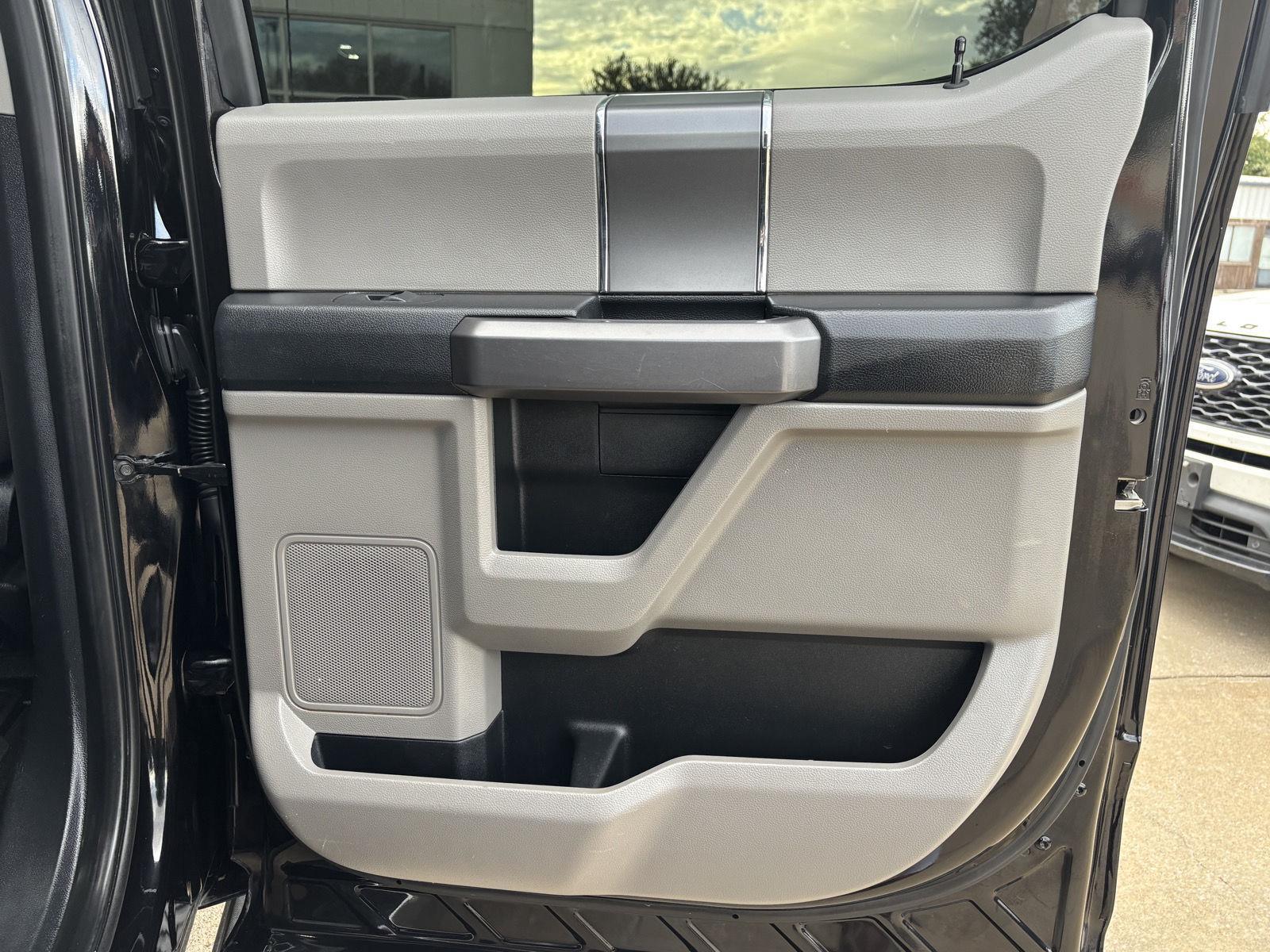 Vehicle photo 25