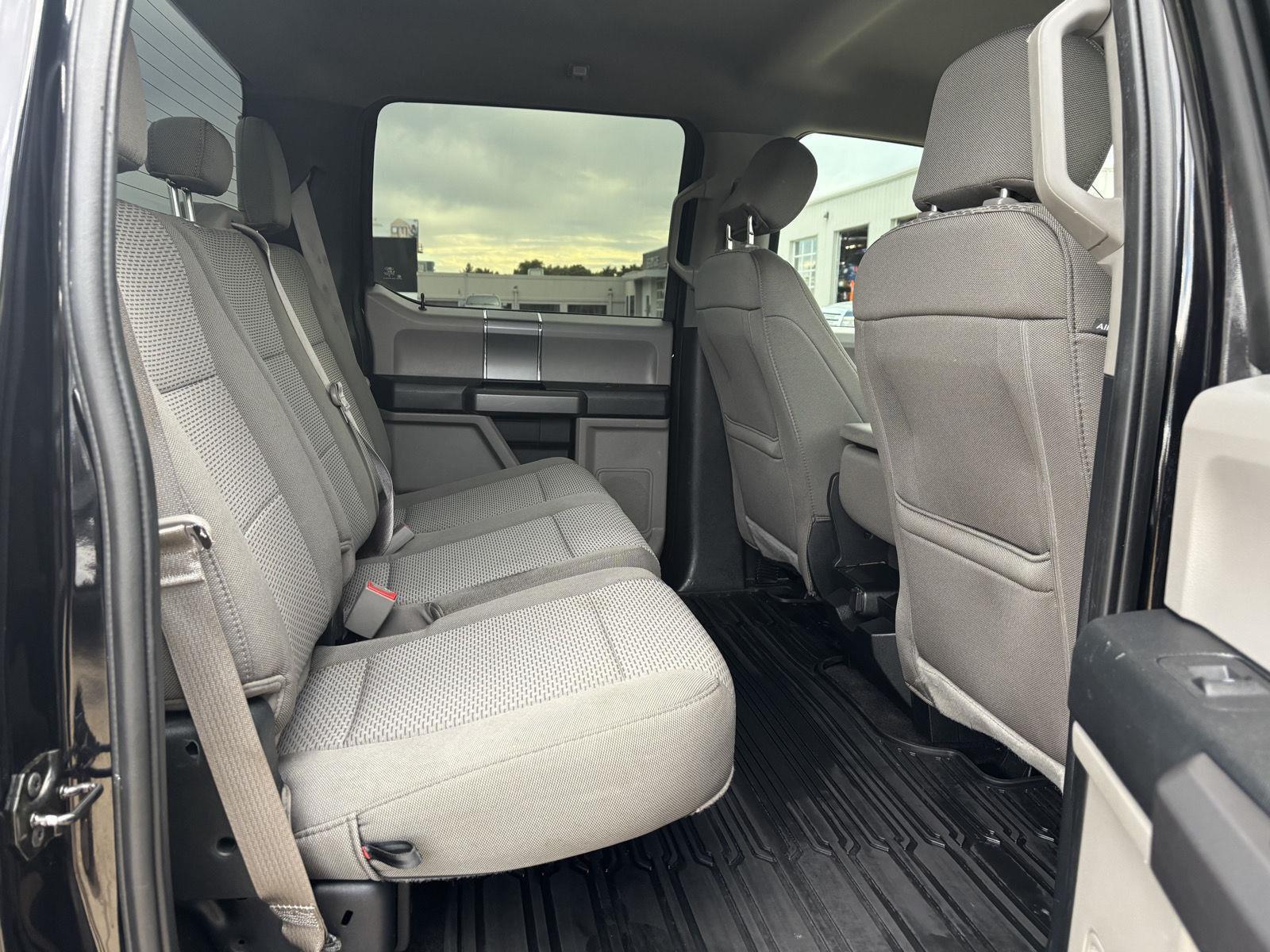 Vehicle photo 26