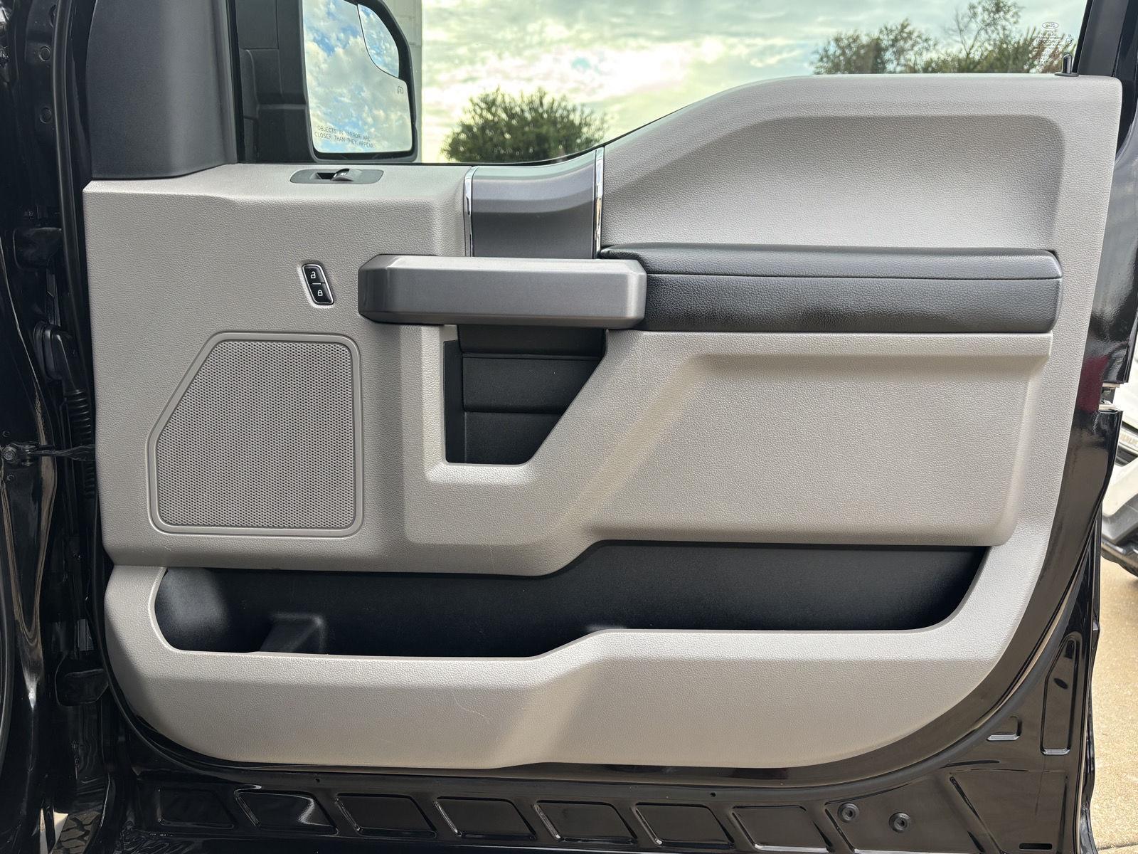 Vehicle photo 27