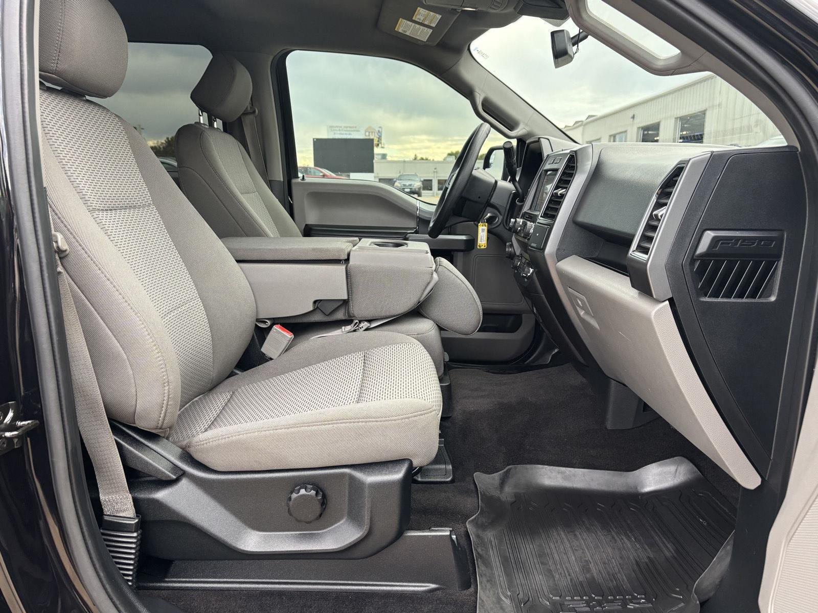 Vehicle photo 28