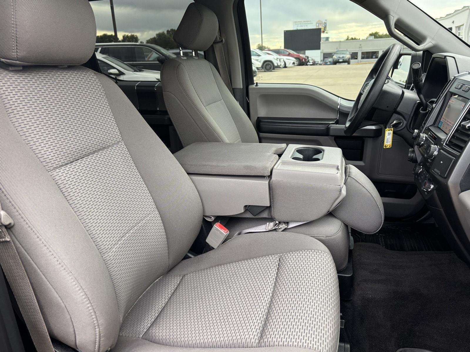 Vehicle photo 29