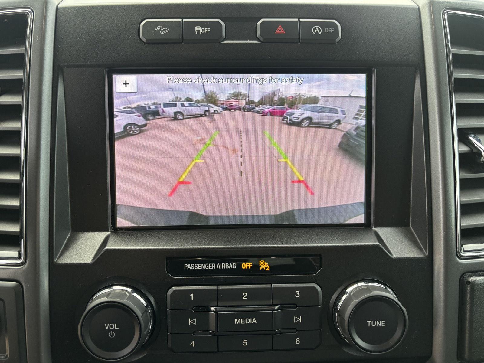 Vehicle photo 32