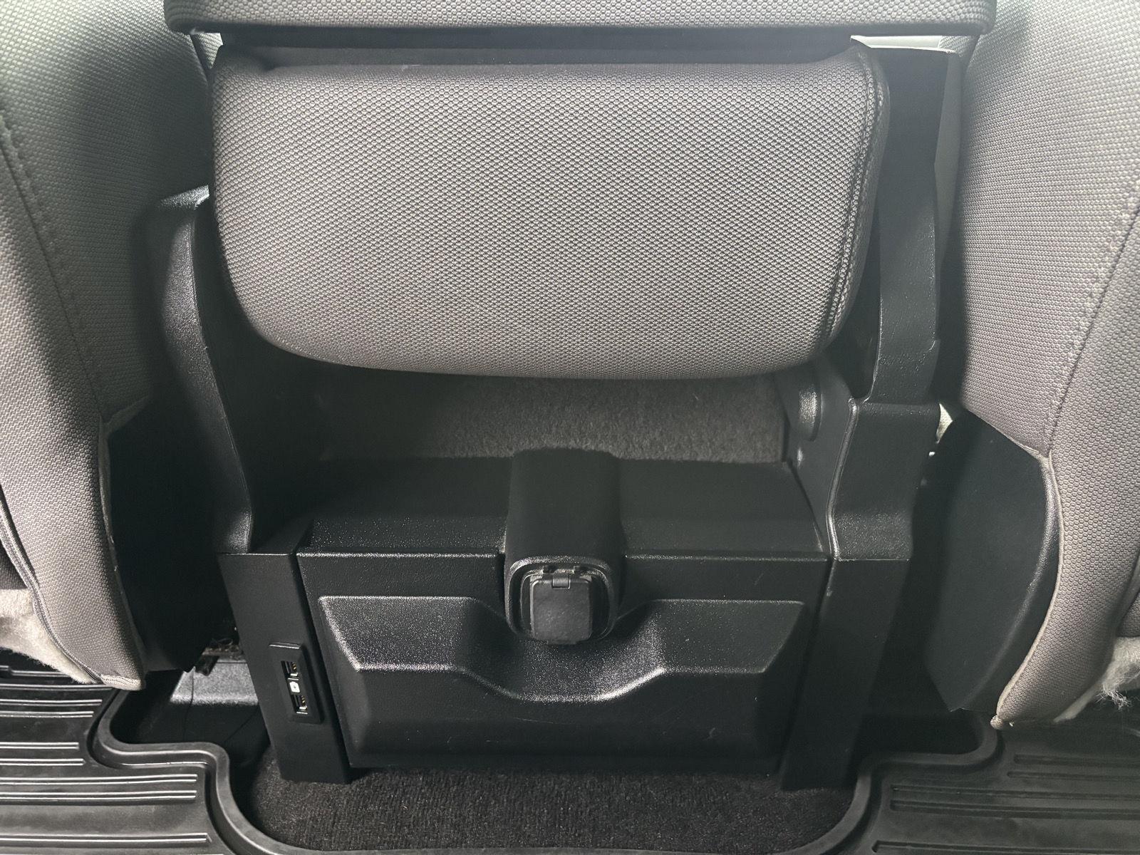 Vehicle photo 34