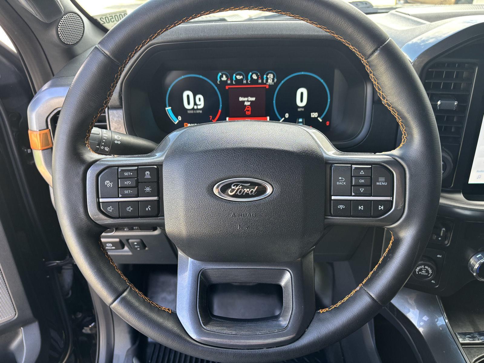 Vehicle photo 14