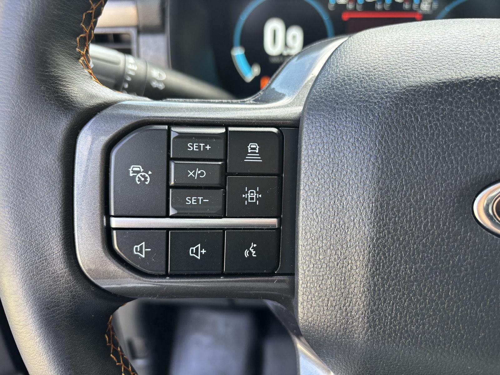 Vehicle photo 16