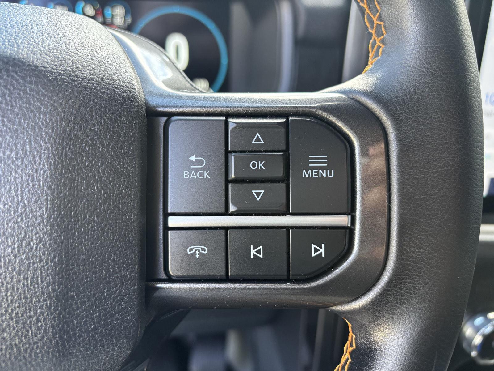 Vehicle photo 17