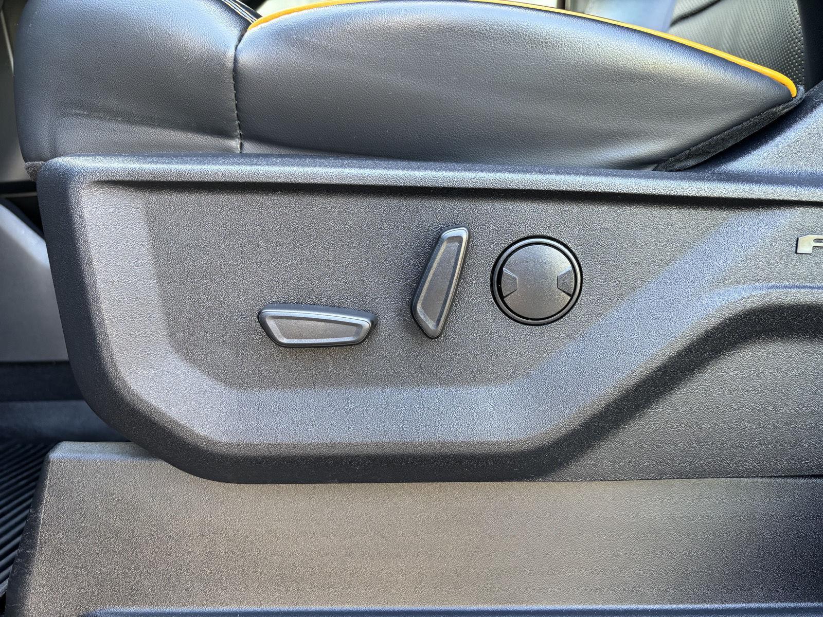 Vehicle photo 19