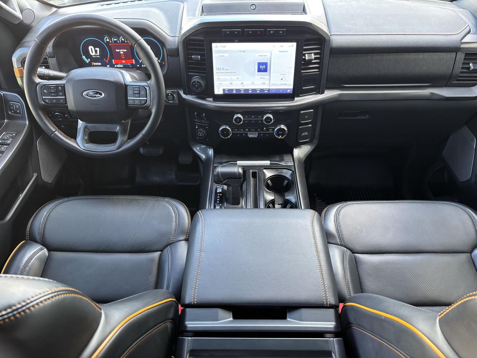 Vehicle photo 23