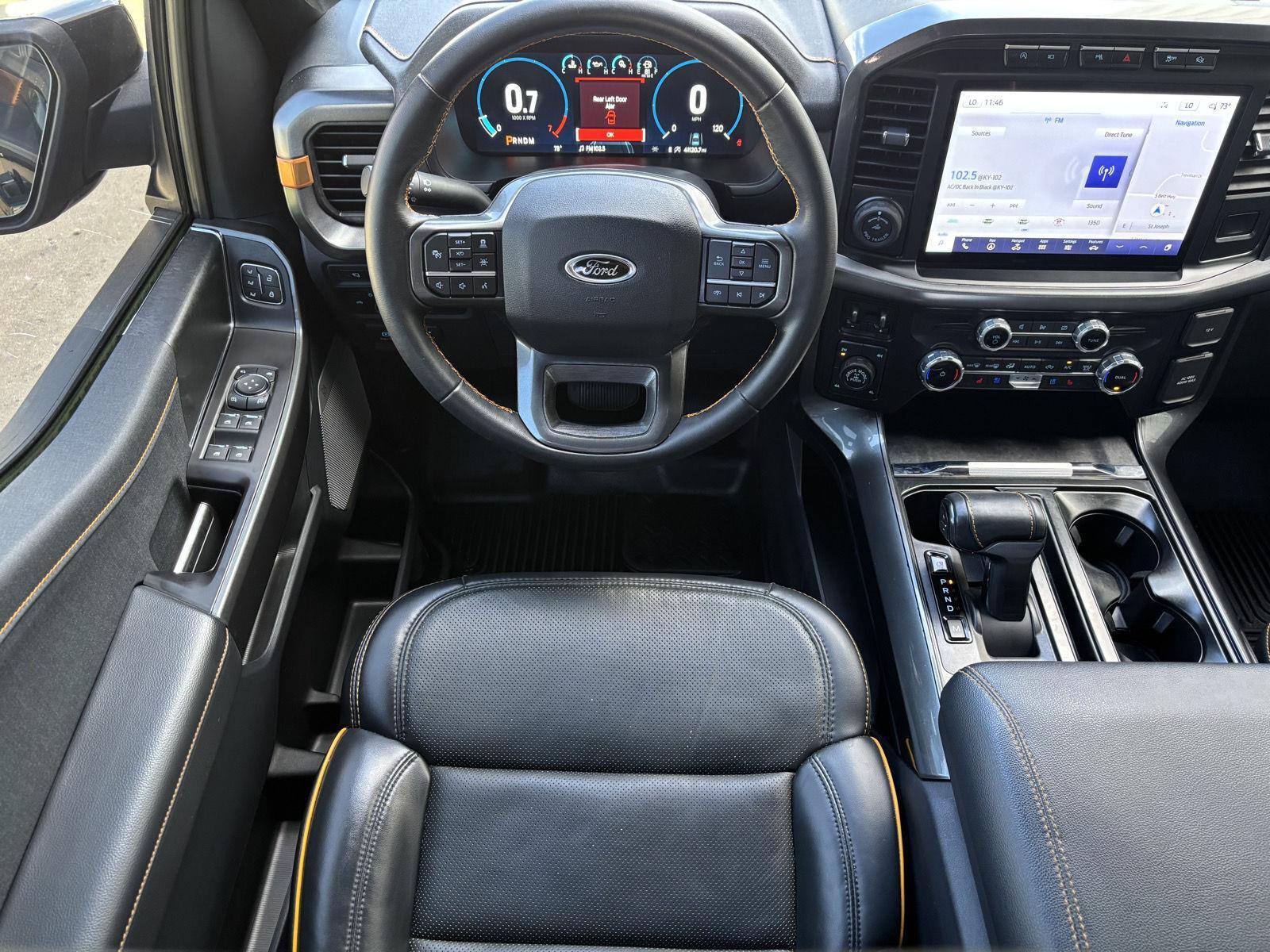 Vehicle photo 24