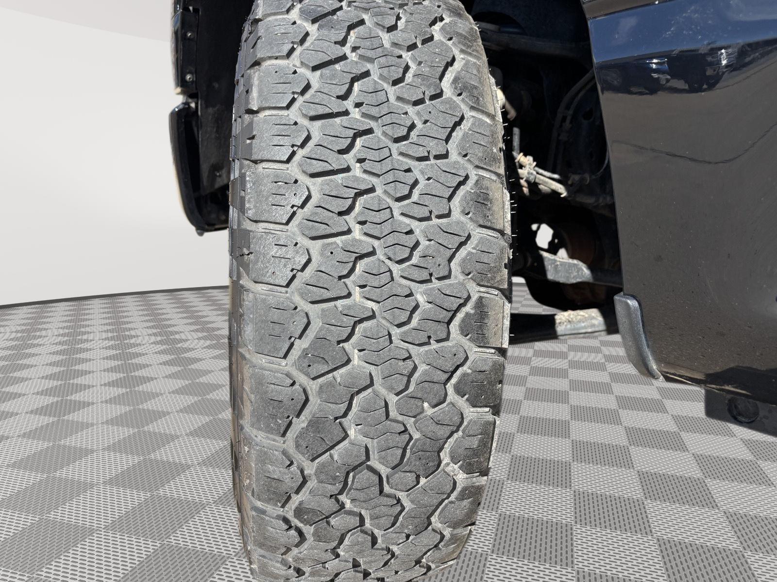 Vehicle photo 13