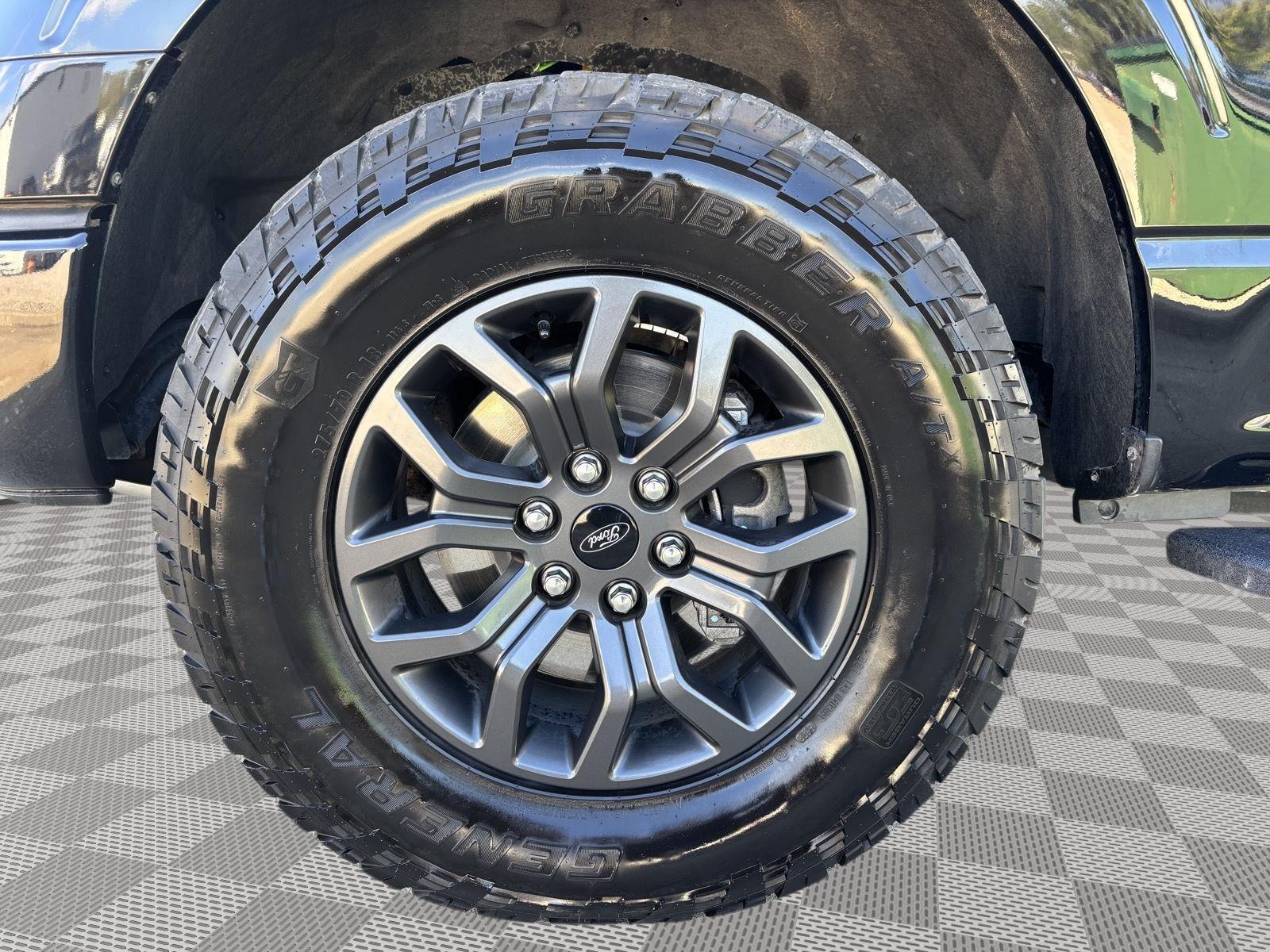 Vehicle photo 12