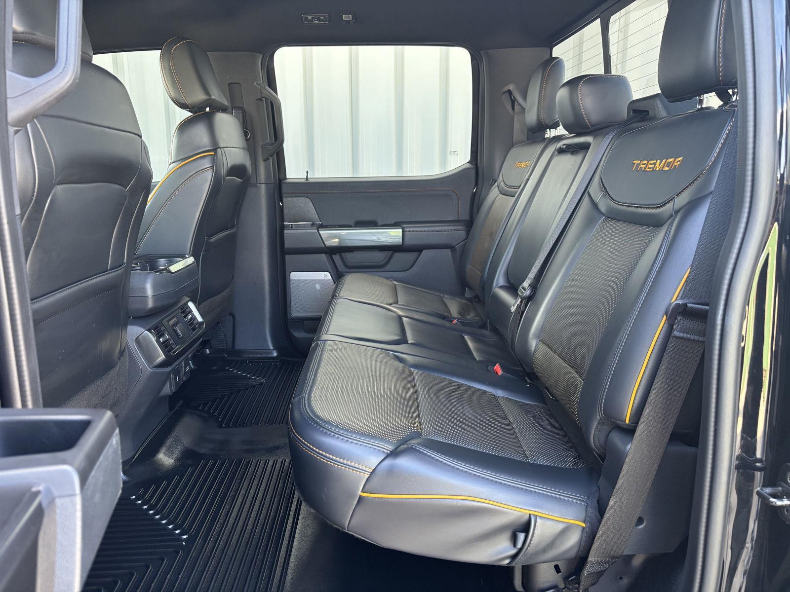 Vehicle photo 29
