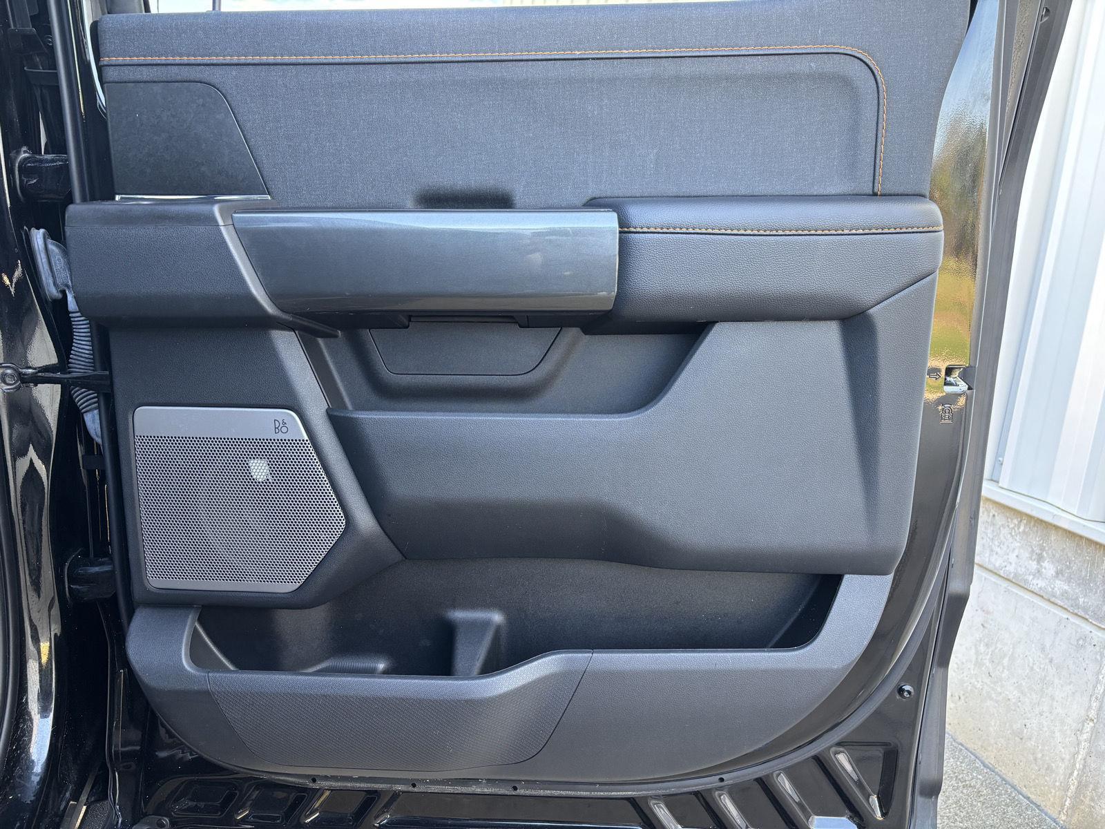 Vehicle photo 30