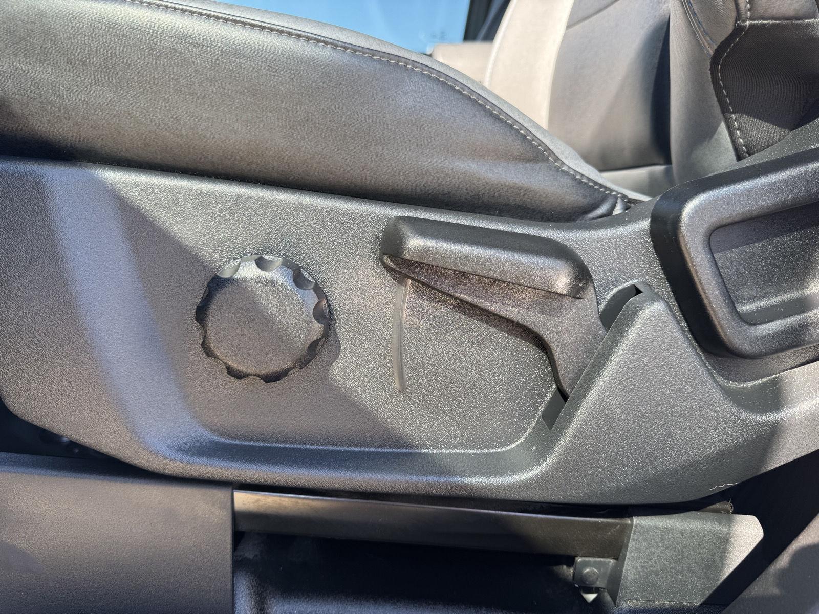 Vehicle photo 21