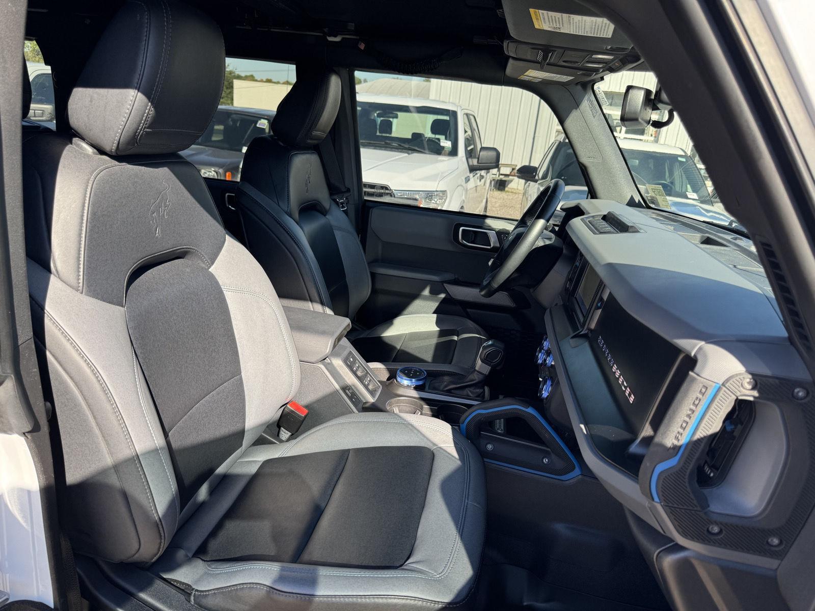 Vehicle photo 26