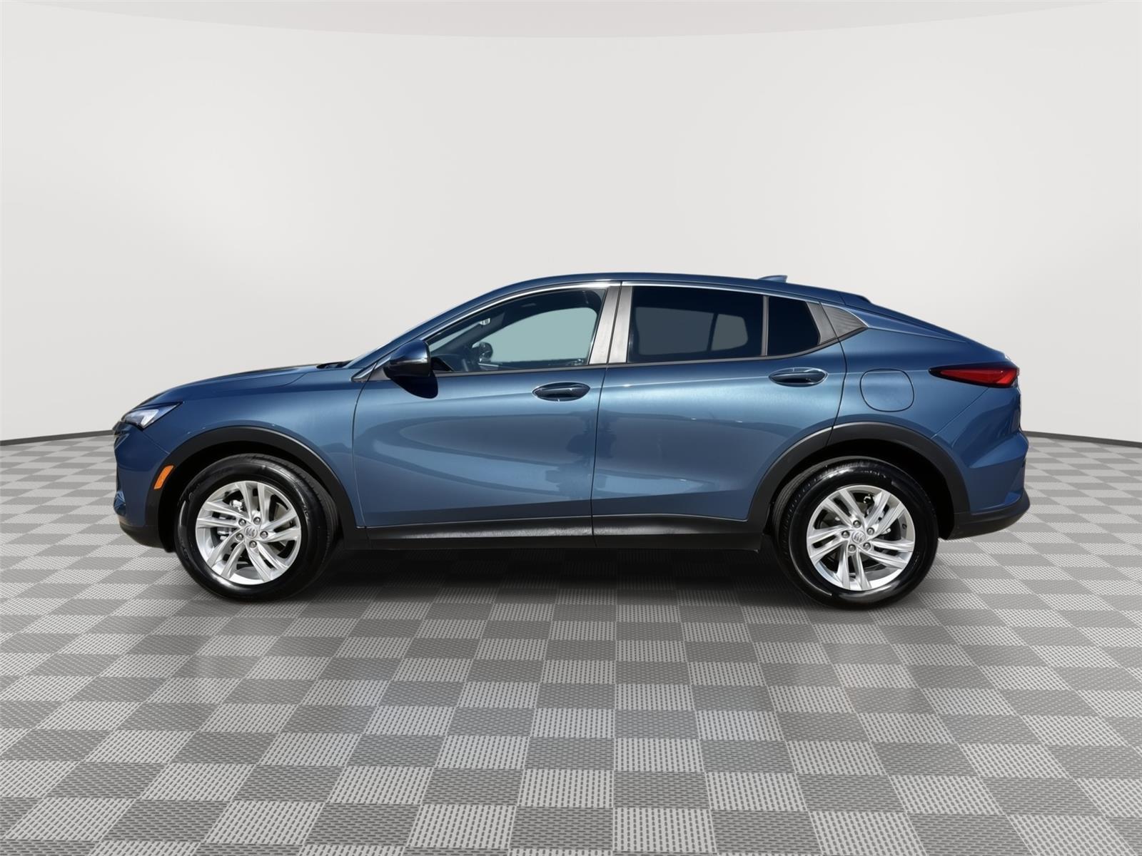 Vehicle photo 2