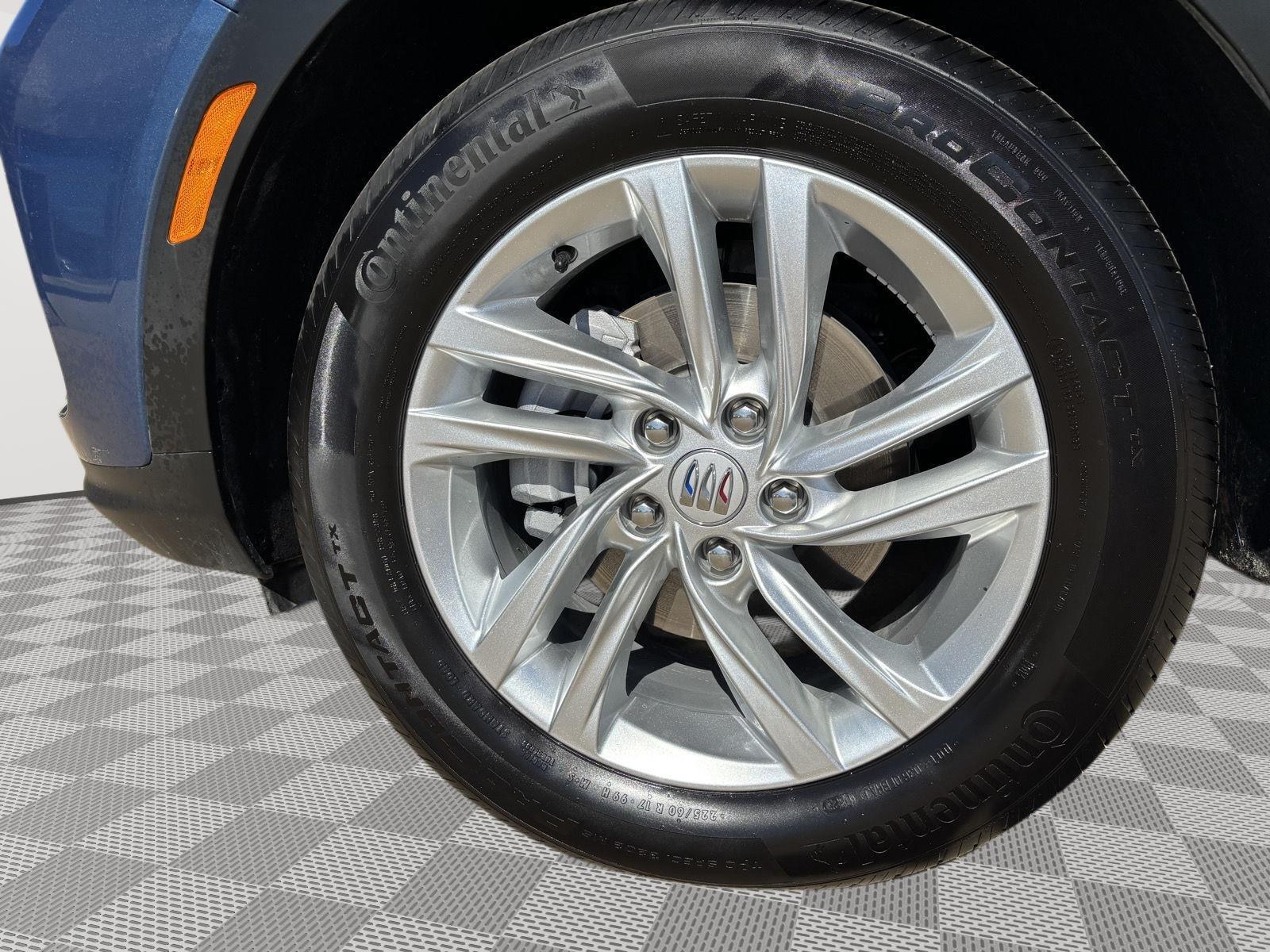 Vehicle photo 11