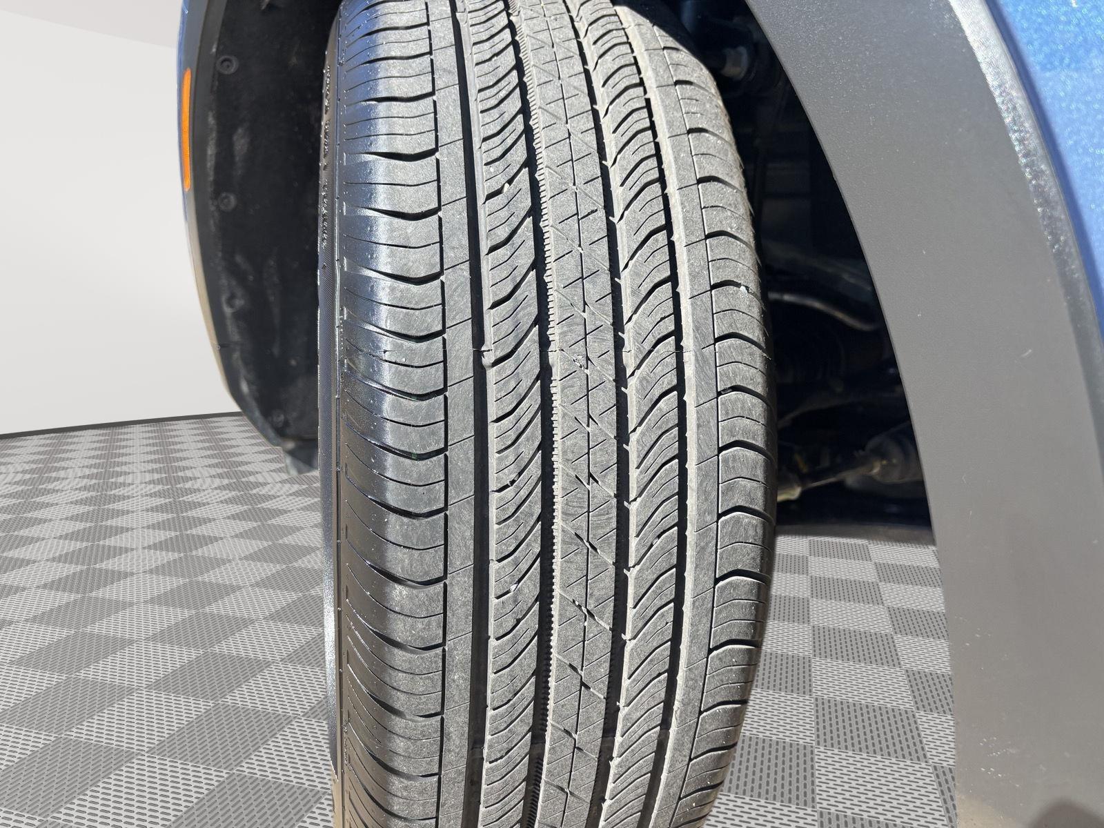 Vehicle photo 12