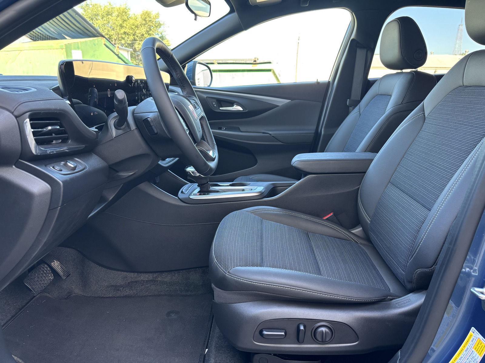 Vehicle photo 15