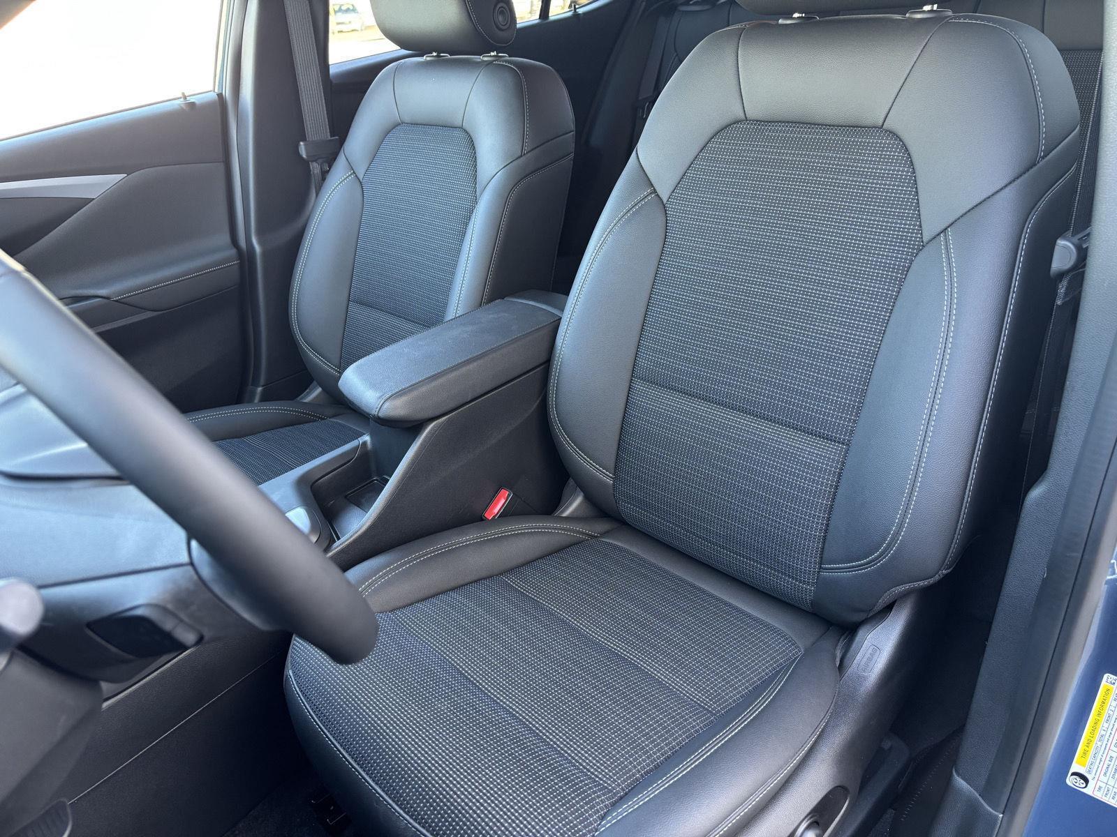 Vehicle photo 17
