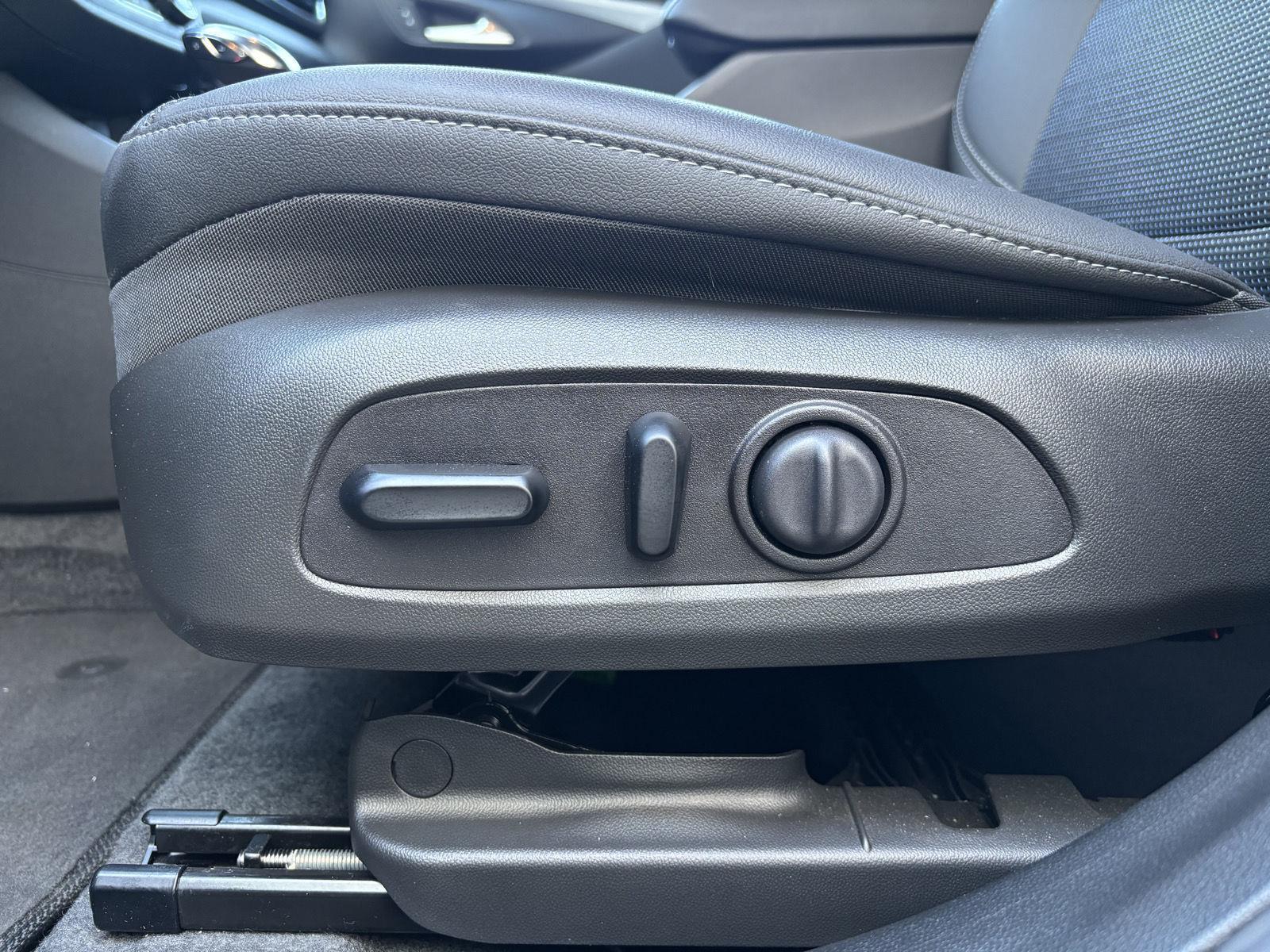Vehicle photo 16