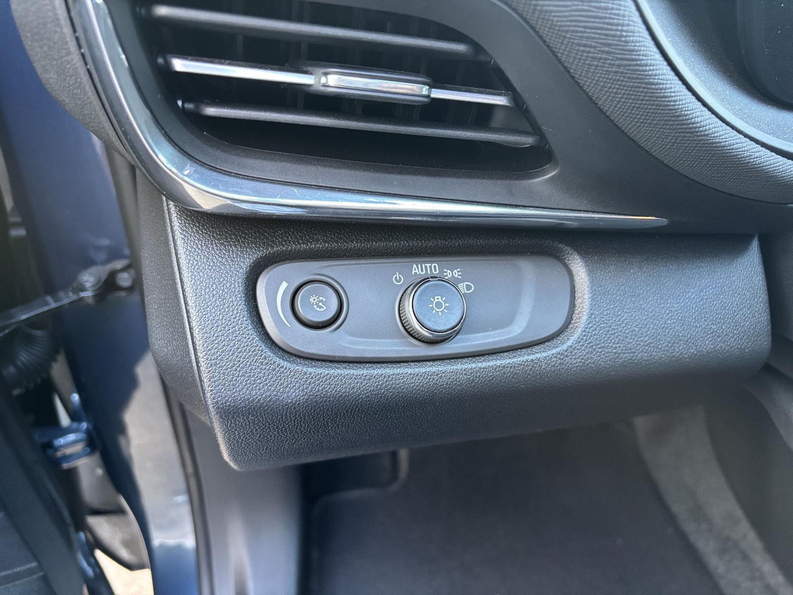 Vehicle photo 18